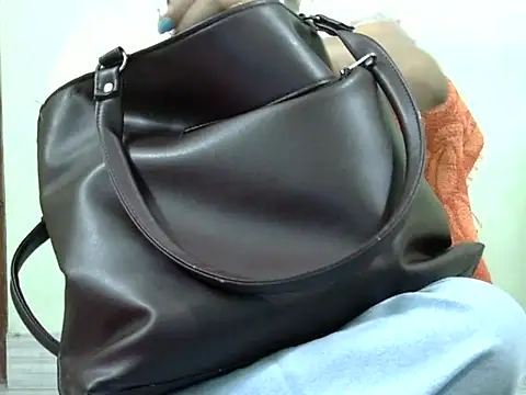 Snapshot of CHAMELI4747 chatting on 10-23-25, 10:03 CHAMELI4747 online show from 10-23-25, 10:03