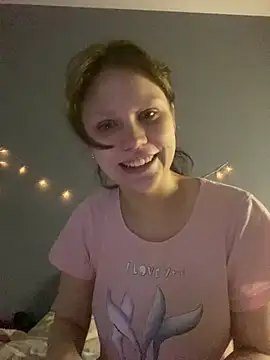 Snapshot of Lunliss chatting on 09-23-25, 04:14 Lunliss online show from 09-23-25, 04:14