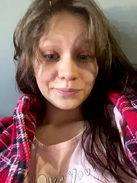 Snapshot of Lunliss chatting on 09-24-25, 02:45 Lunliss online show from 09-24-25, 02:45