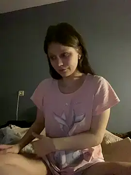 Snapshot of Lunliss chatting on 10-26-25, 04:29 Lunliss online show from 10-26-25, 04:29