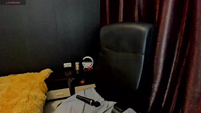 Snapshot of emmamaturre chatting on 02-18-25, 10:36 emmamaturre online show from 02-18-25, 10:36