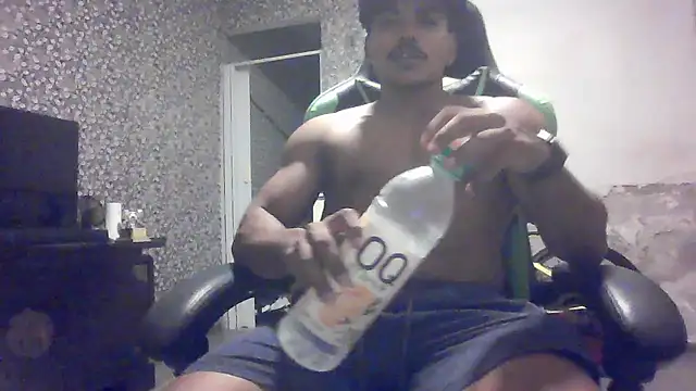 Snapshot of pretoboom14 chatting on 07-26-26, 02:40 pretoboom14 online show from 07-26-26, 02:40