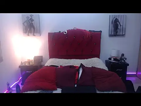 Snapshot of CharlotteBrooks chatting on 04-21-26, 02:51 CharlotteBrooks online show from 04-21-26, 02:51