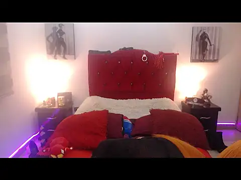 Snapshot of CharlotteBrooks chatting on 05-12-26, 10:05 CharlotteBrooks online show from 05-12-26, 10:05
