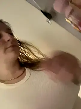 Snapshot of SafadaJS chatting on 11-23-25, 04:33 SafadaJS online show from 11-23-25, 04:33