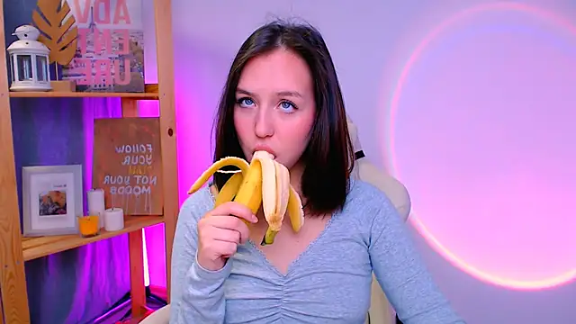 CindySparkl online show from 11-11-25, 05:24