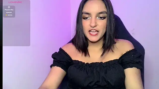 Snapshot of Ari_20_ chatting on 11-27-25, 11:05 Ari 20 online show from 11-27-25, 11:05