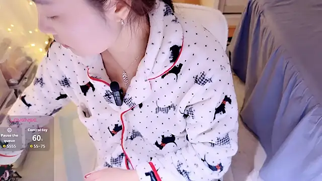 charlotte520 online show from 11-26-25, 05:18