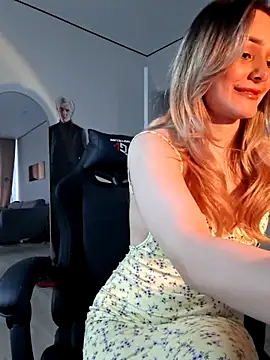 Snapshot of Chloe_Ravens chatting on 05-14-26, 06:21 Chloe Ravens online show from 05-14-26, 06:21