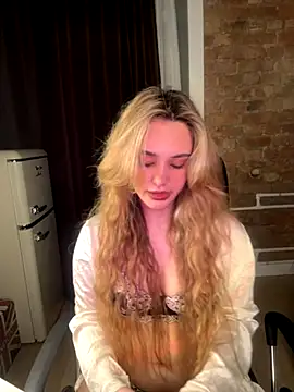 Snapshot of Chloe_Ravens chatting on 10-07-25, 08:10 Chloe Ravens online show from 10-07-25, 08:10