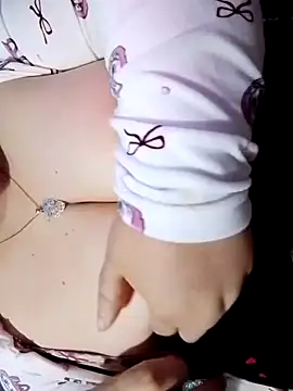 Snapshot of Hnonasix89 chatting on 03-26-26, 05:06 Hnonasix89 online show from 03-26-26, 05:06