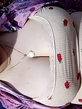 Snapshot of Hnonasix89 chatting on 04-06-26, 12:39 Hnonasix89 online show from 04-06-26, 12:39