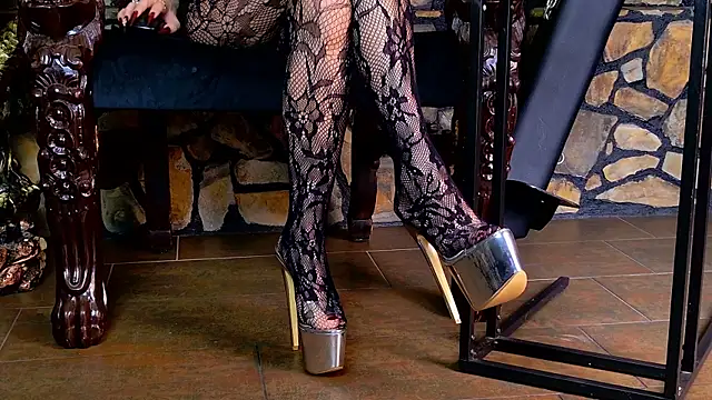 VanessaColby online show from 10-12-25, 06:20