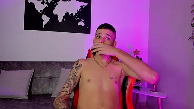 Snapshot of Mathewboy1 chatting on 01-06-26, 11:47 Mathewboy1 online show from 01-06-26, 11:47