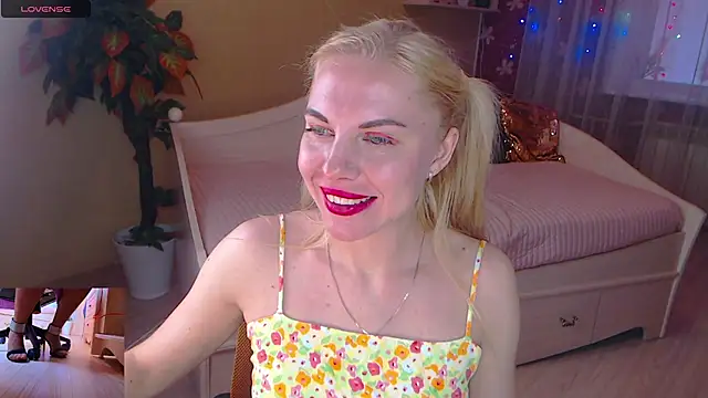 LiSinDoll online show from 10-14-25, 03:51