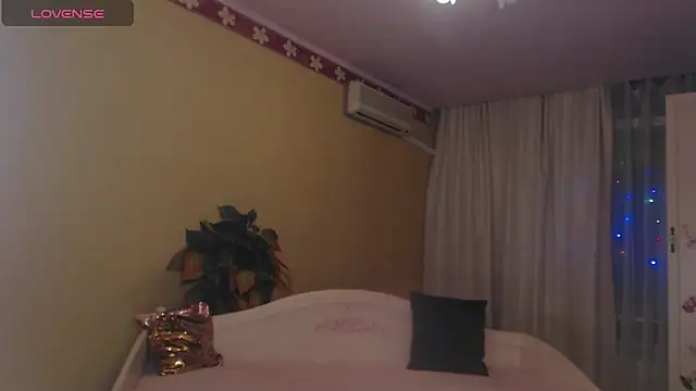 Snapshot of LiSinDoll chatting on 02-04-26, 01:11 LiSinDoll online show from 02-04-26, 01:11