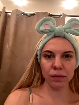 LiSinDoll online show from 11-14-25, 06:28