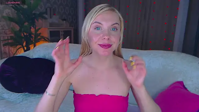 LiSinDoll online show from 11-12-25, 09:02