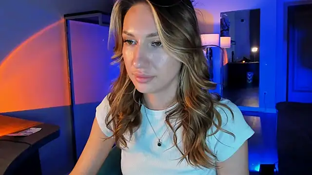 Snapshot of MariGven chatting on 11-18-25, 02:42 MariGven online show from 11-18-25, 02:42