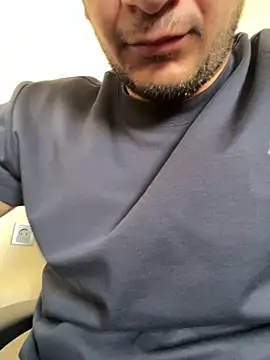 Snapshot of Cruel00 chatting on 05-15-26, 05:16 Cruel00 online show from 05-15-26, 05:16