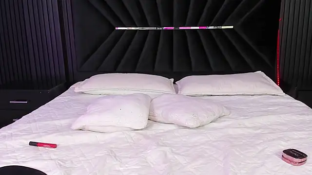 Snapshot of Bigsexxyass chatting on 10-04-25, 07:54 Bigsexxyass online show from 10-04-25, 07:54