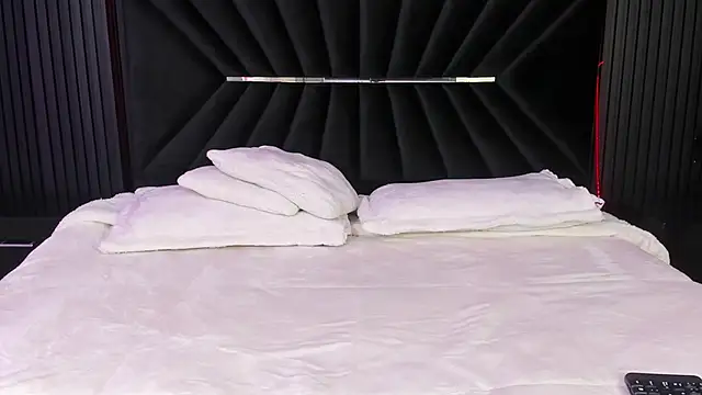 Snapshot of Bigsexxyass chatting on 09-18-25, 07:11 Bigsexxyass online show from 09-18-25, 07:11