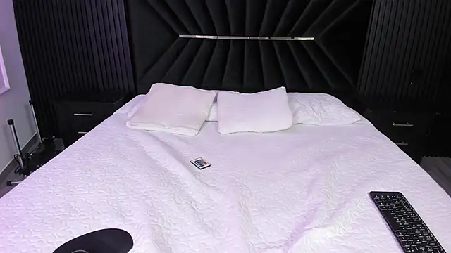 Snapshot of Bigsexxyass chatting on 09-13-25, 11:10 Bigsexxyass online show from 09-13-25, 11:10