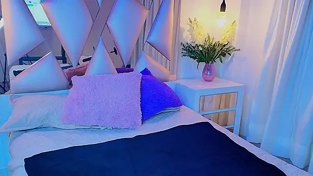 mia ailyn  online show from 10-19-25, 05:10