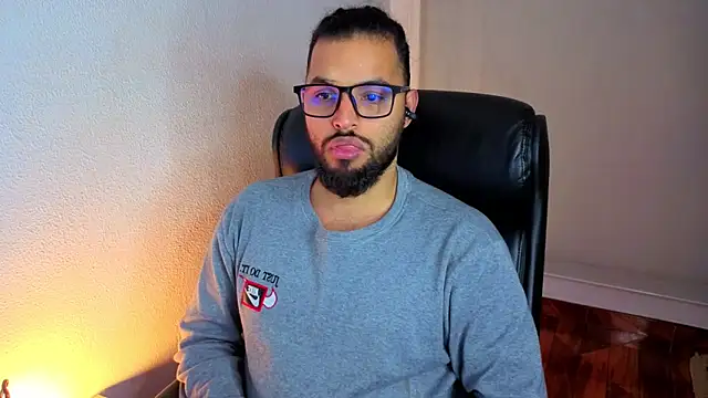 Snapshot of Ernesto-Rodriguez82 chatting on 06-12-26, 03:48 Ernesto-Rodriguez82 online show from 06-12-26, 03:48
