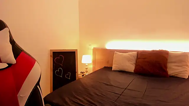 Dakota Mars online show from 11-19-25, 07:36