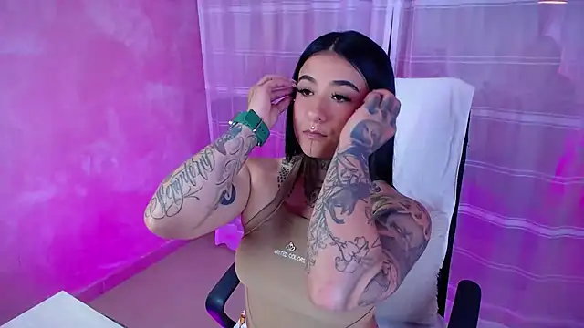 Adri Tatto  online show from 10-14-25, 08:31