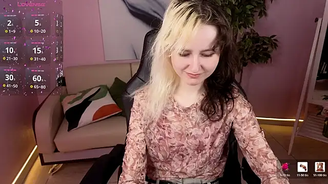 Snapshot of girl_next_doorr chatting on 05-17-26, 01:11 girl next doorr online show from 05-17-26, 01:11