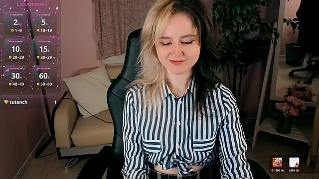Snapshot of girl_next_doorr chatting on 07-18-26, 01:20 girl next doorr online show from 07-18-26, 01:20