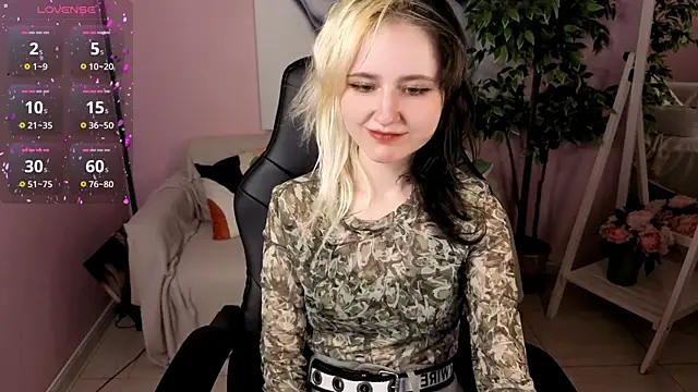 girl next doorr online show from 04-19-26, 06:10