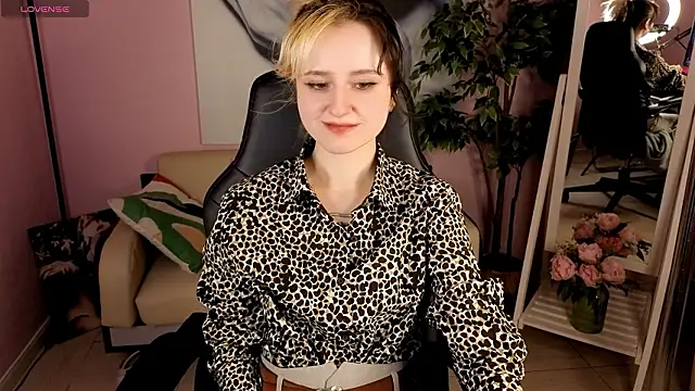 girl next doorr online show from 03-15-26, 01:29