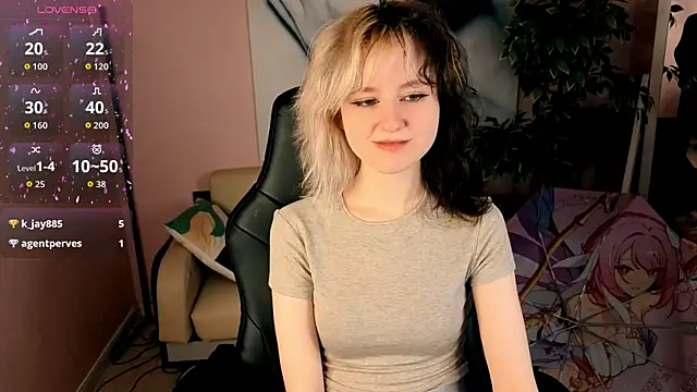 Snapshot of girl_next_doorr chatting on 07-24-26, 01:29 girl next doorr online show from 07-24-26, 01:29