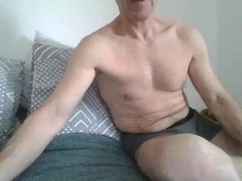 fergi1999 online show from 04-14-26, 01:27