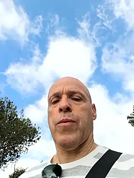 Snapshot of fergi1999 chatting on 05-01-26, 05:45 fergi1999 online show from 05-01-26, 05:45