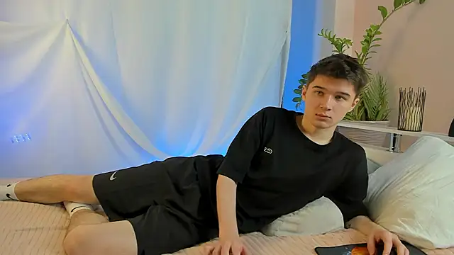 Snapshot of SherlockMax chatting on 02-08-26, 07:22 SherlockMax online show from 02-08-26, 07:22