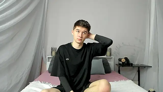 Snapshot of SherlockMax chatting on 02-04-26, 07:09 SherlockMax online show from 02-04-26, 07:09