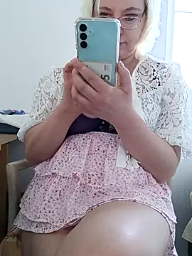 VikaKing online show from 12-15-25, 12:55