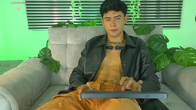 CamiiGuzmanX online show from 06-18-26, 09:31