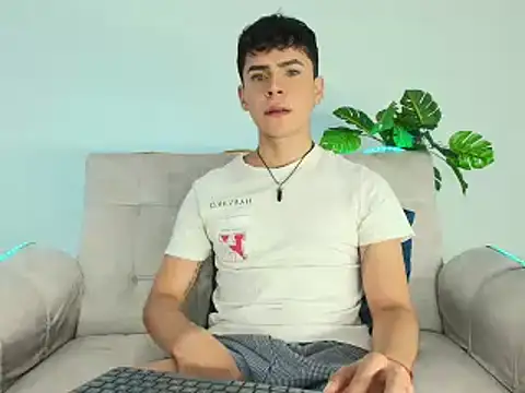 Snapshot of CamiiGuzmanX chatting on 09-20-25, 07:30 CamiiGuzmanX online show from 09-20-25, 07:30