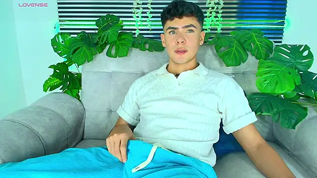 CamiiGuzmanX online show from 03-16-26, 08:11