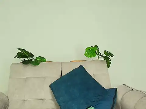 Snapshot of CamiiGuzmanX chatting on 09-14-25, 04:40 CamiiGuzmanX online show from 09-14-25, 04:40