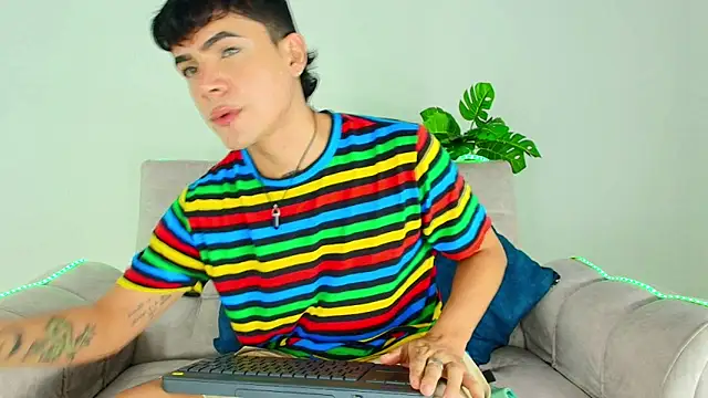 Snapshot of CamiiGuzmanX chatting on 09-25-25, 07:31 CamiiGuzmanX online show from 09-25-25, 07:31