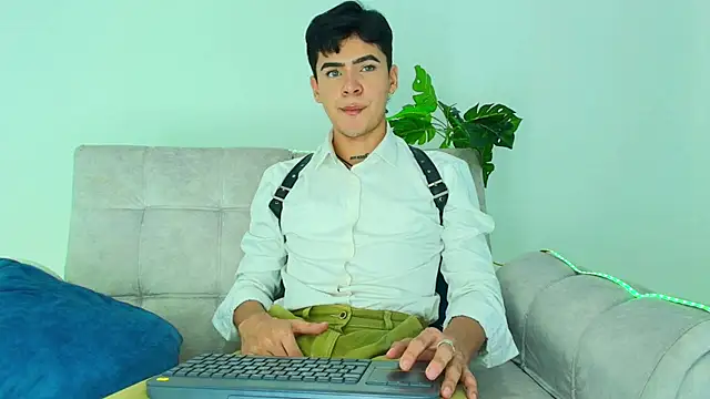 Snapshot of CamiiGuzmanX chatting on 09-29-25, 08:58 CamiiGuzmanX online show from 09-29-25, 08:58