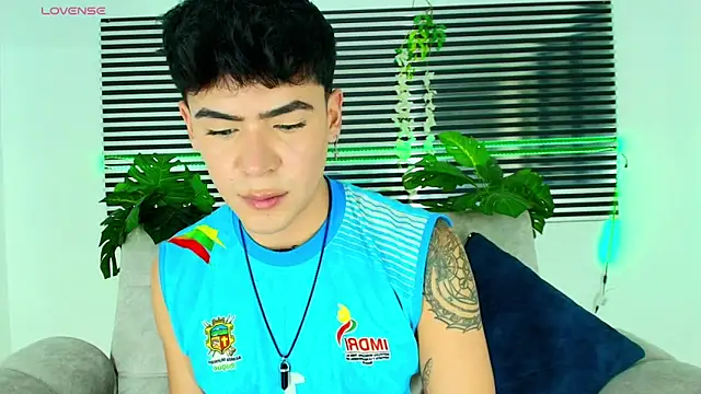 Snapshot of CamiiGuzmanX chatting on 01-18-26, 08:45 CamiiGuzmanX online show from 01-18-26, 08:45