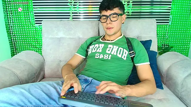 CamiiGuzmanX online show from 03-18-26, 09:26