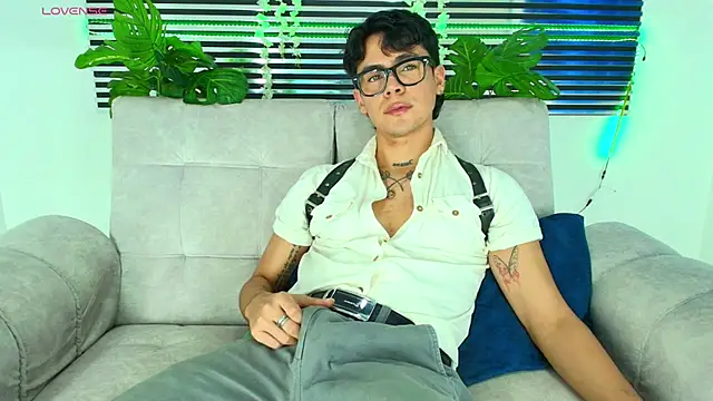 Snapshot of CamiiGuzmanX chatting on 02-04-26, 07:42 CamiiGuzmanX online show from 02-04-26, 07:42